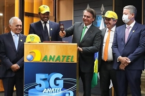 El presidente de Brasil Jair Bolsonaro al iniciar la licitación de 5G - Crédito: Presidencia de Brasil